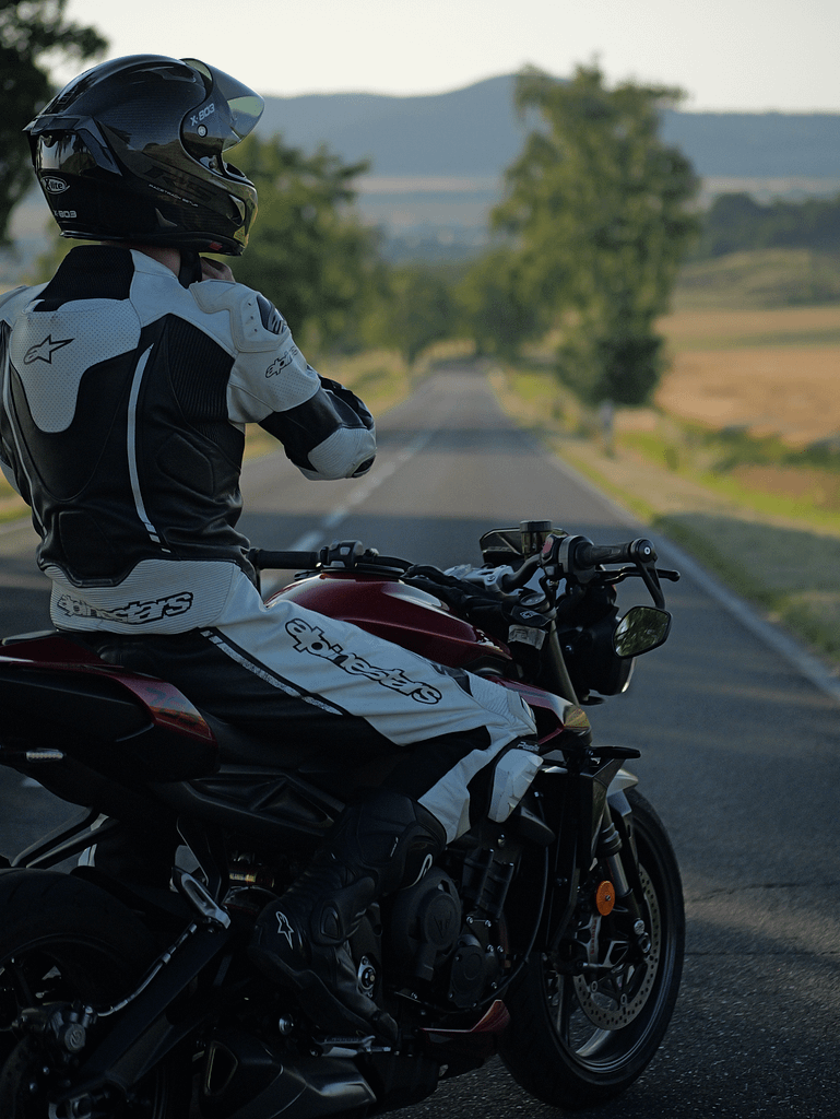 Blog | Kurvenfahren vorbereiten - Blickführung, Sitzposition, Linienwahl – Fahrtechnik und Kurventechnik | Kurvenbalance