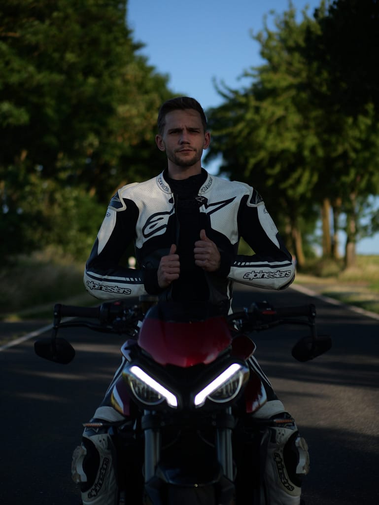 Blog | Motorradfahren bei hohen Temperaturen über 30 Grad – Sicheres Fahren unter schwierigen Bedingungen | Kurvenbalance